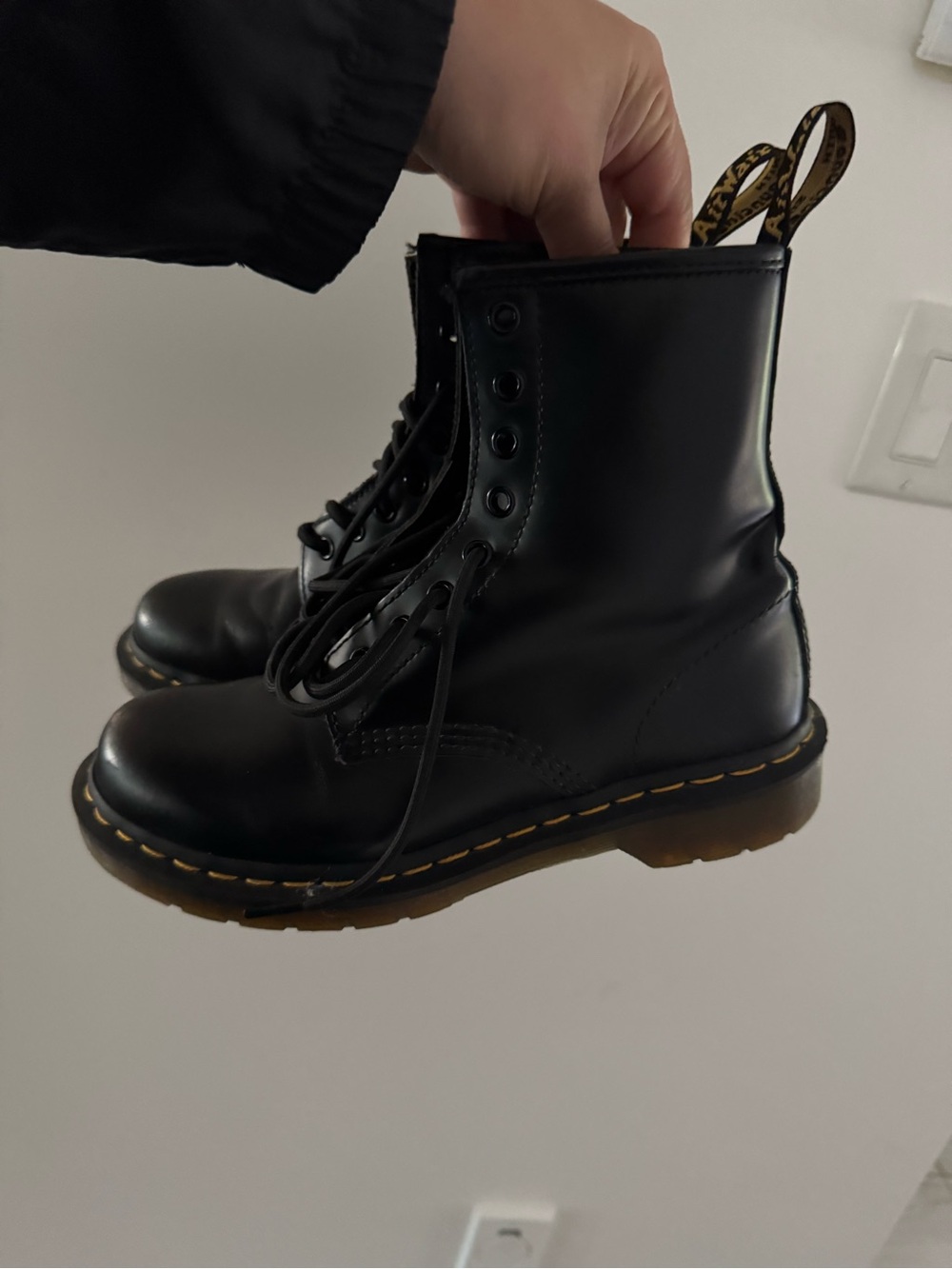EUC DR MARTENS BOOTS
